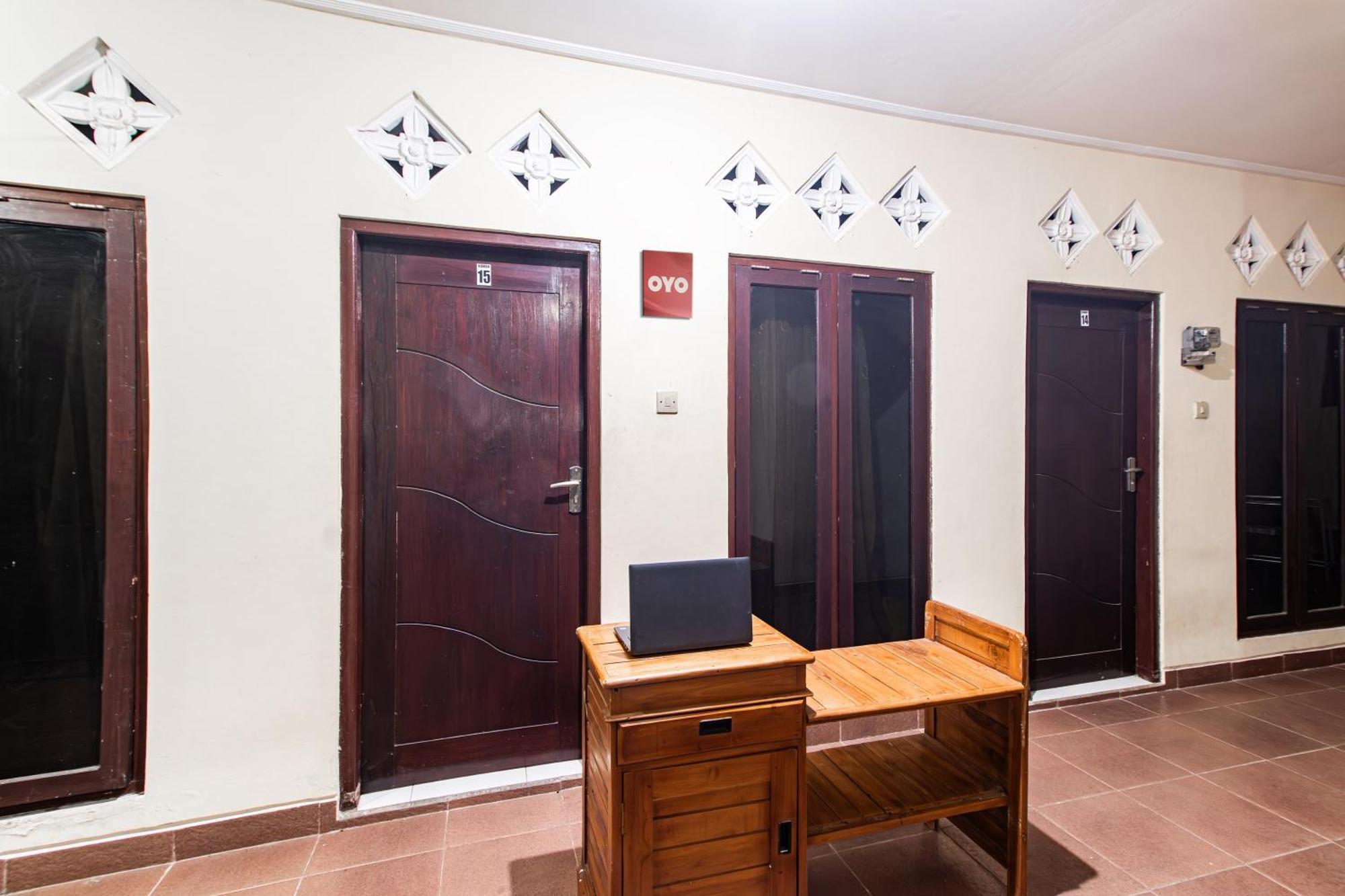 Hotel Oyo Life 93504 Kost Krisna Temukus Exteriér fotografie