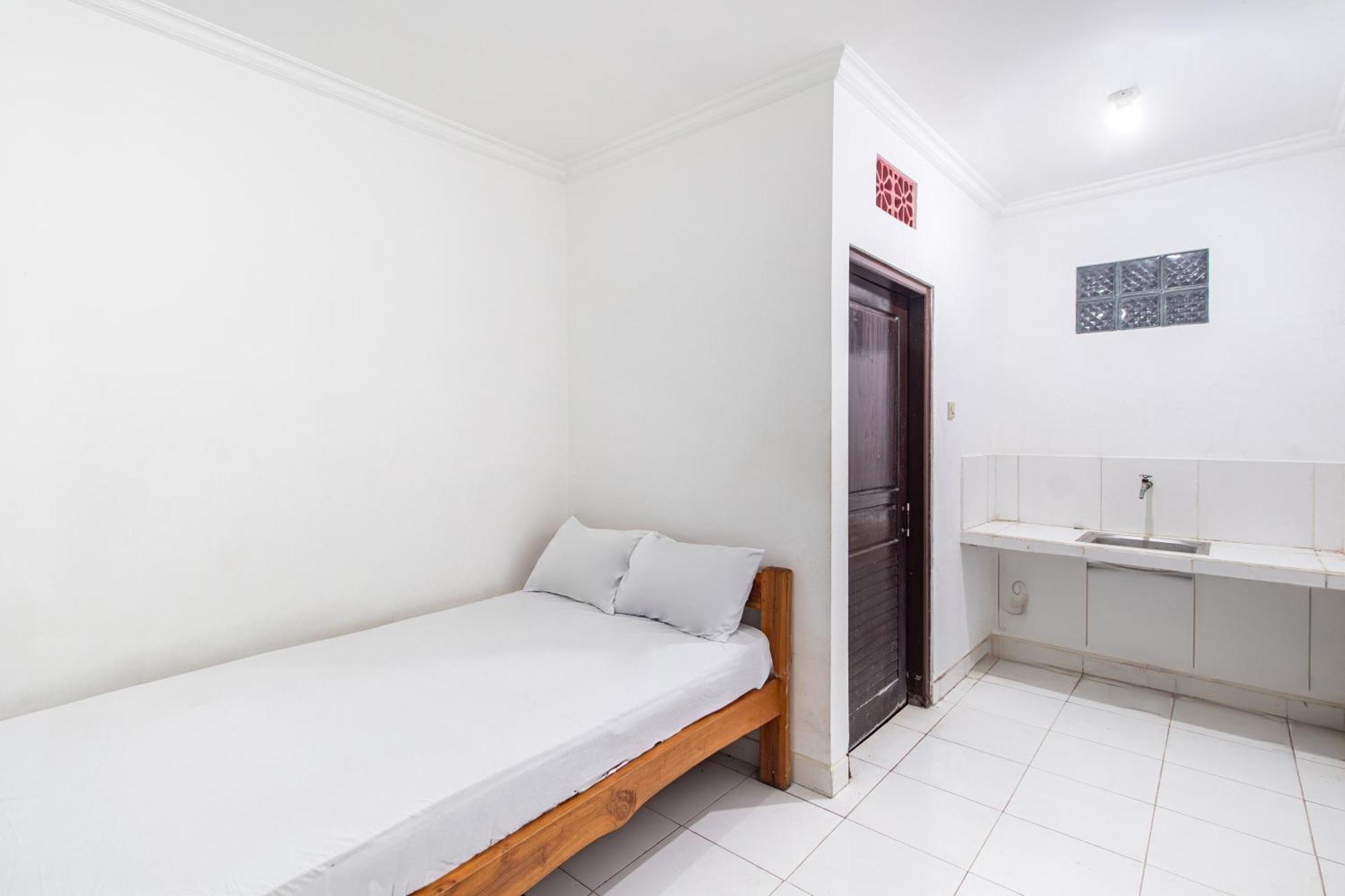 Hotel Oyo Life 93504 Kost Krisna Temukus Exteriér fotografie
