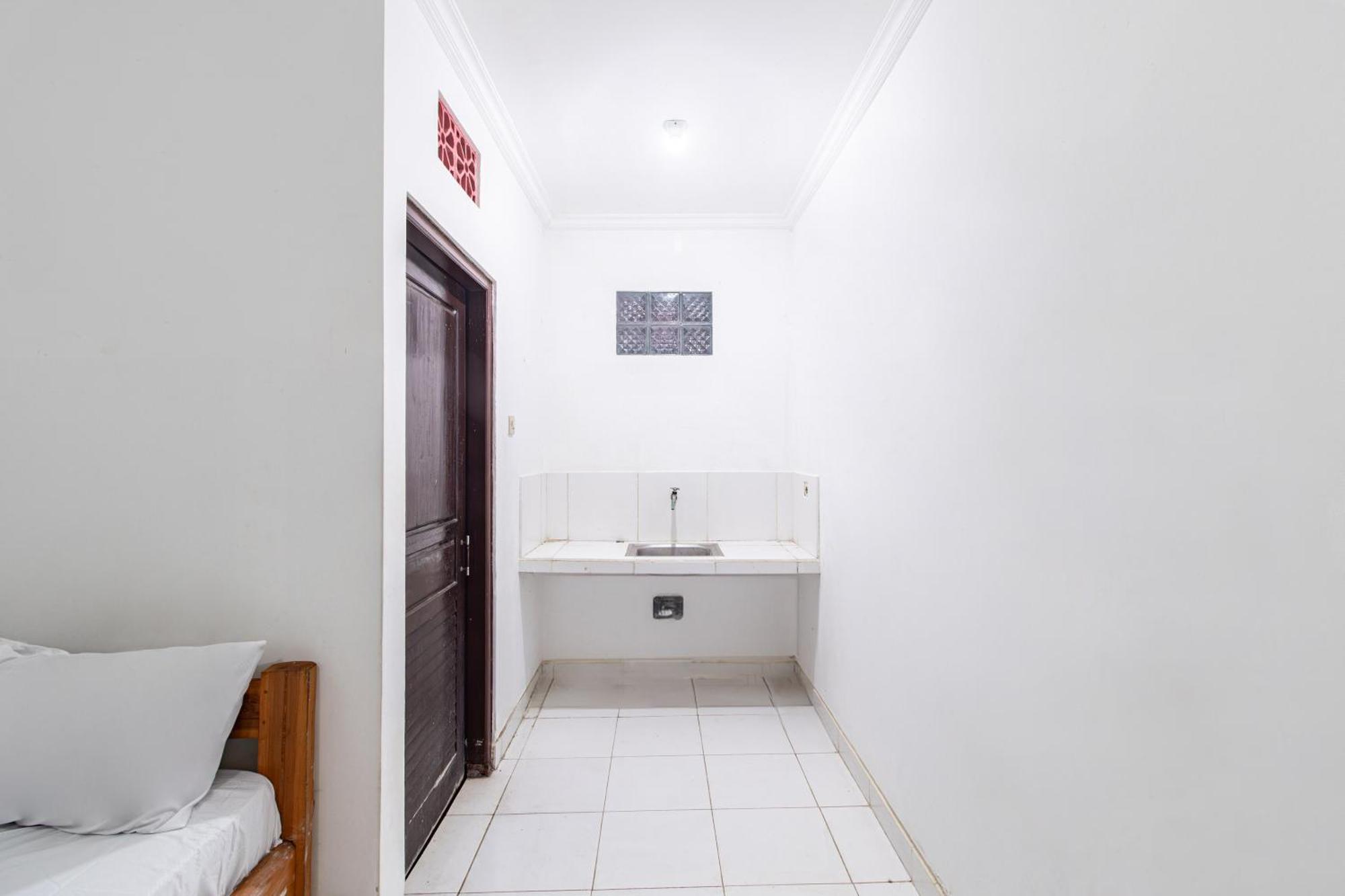 Hotel Oyo Life 93504 Kost Krisna Temukus Exteriér fotografie