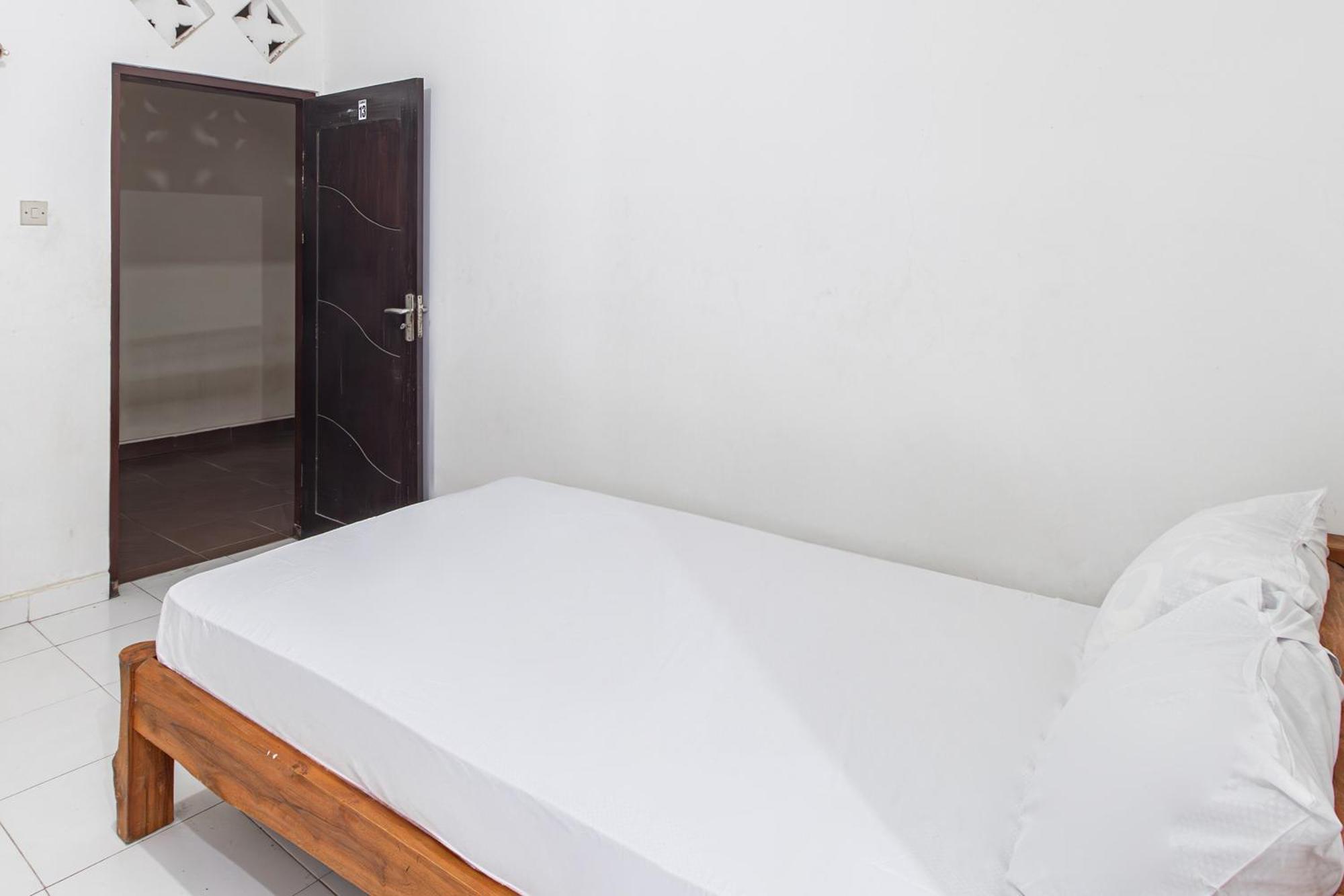 Hotel Oyo Life 93504 Kost Krisna Temukus Exteriér fotografie