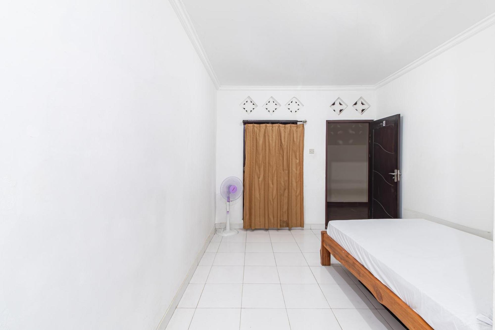 Hotel Oyo Life 93504 Kost Krisna Temukus Exteriér fotografie