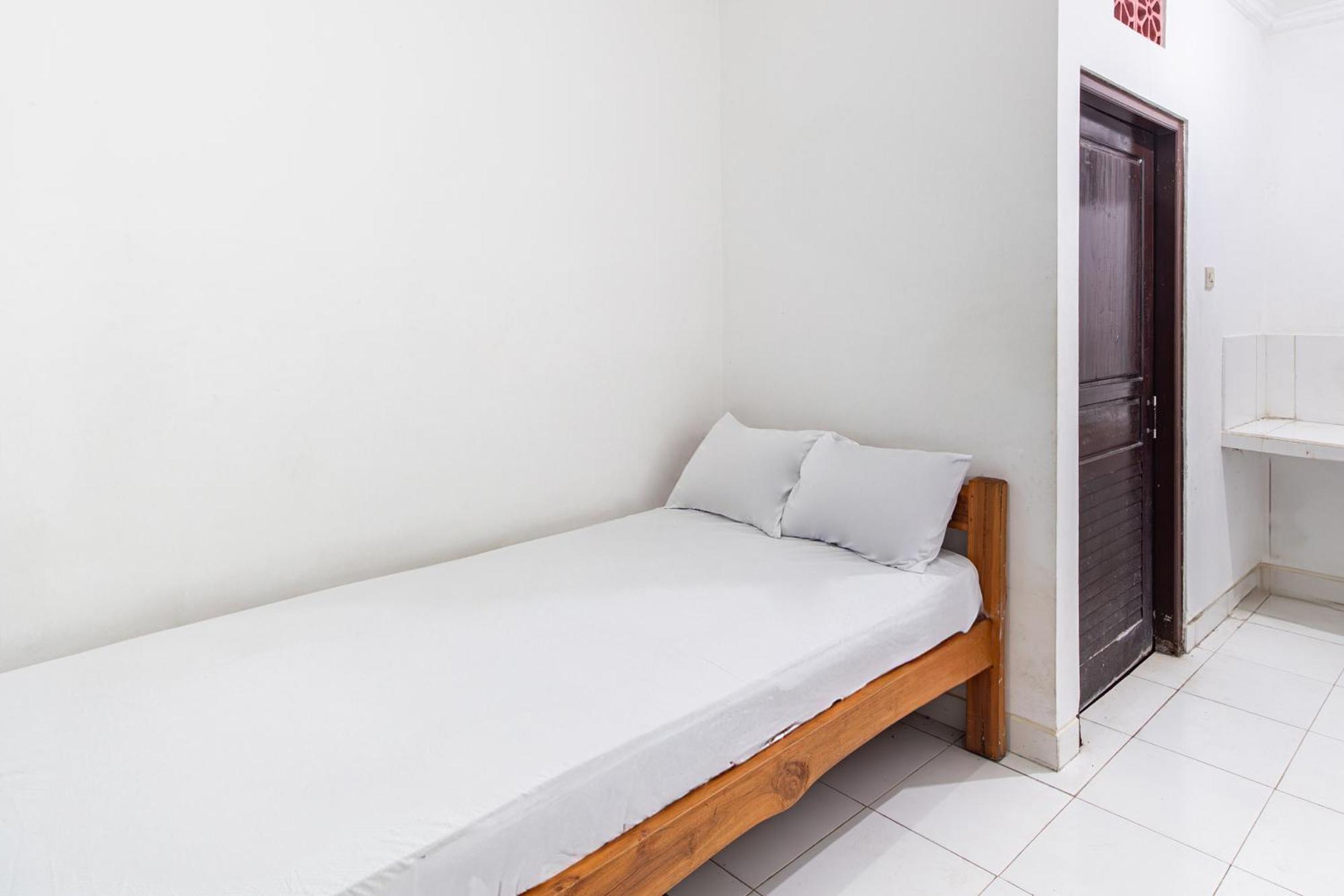 Hotel Oyo Life 93504 Kost Krisna Temukus Exteriér fotografie