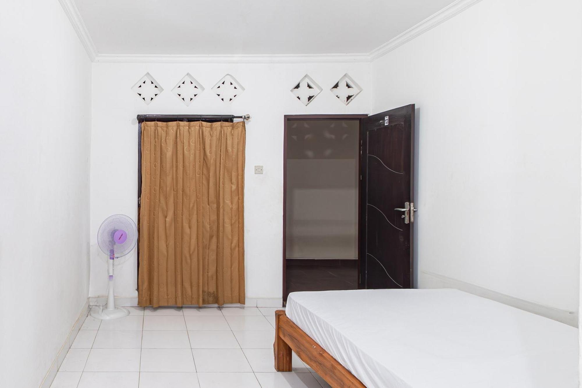 Hotel Oyo Life 93504 Kost Krisna Temukus Exteriér fotografie