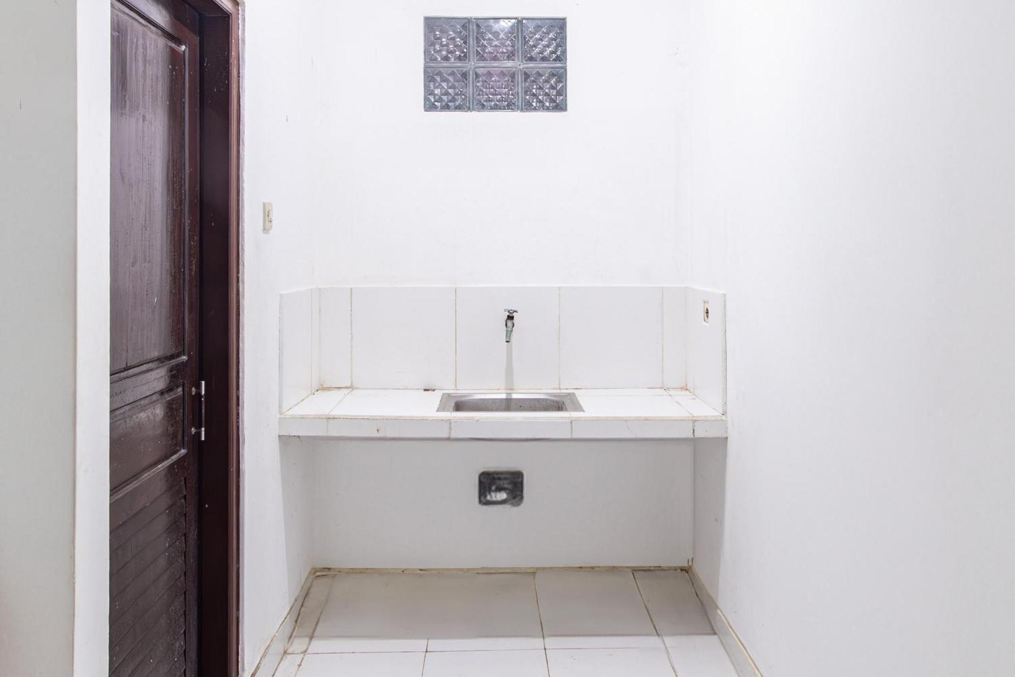 Hotel Oyo Life 93504 Kost Krisna Temukus Exteriér fotografie