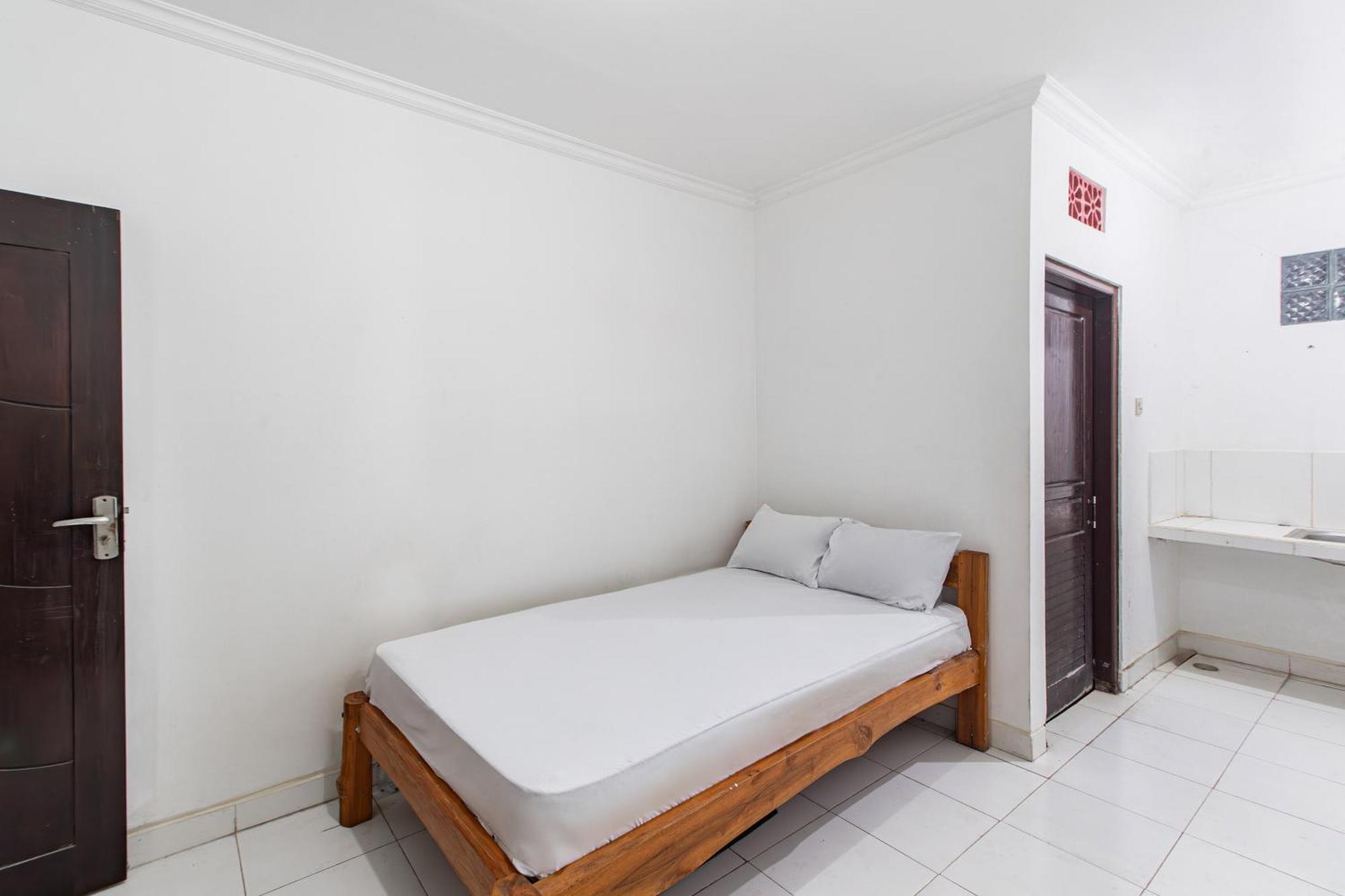 Hotel Oyo Life 93504 Kost Krisna Temukus Exteriér fotografie